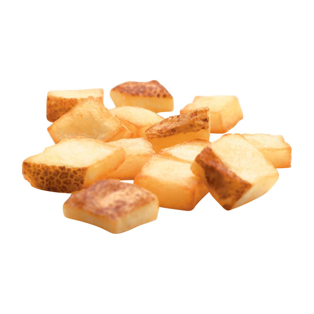 Trozos de papas con sal marina, con cáscara